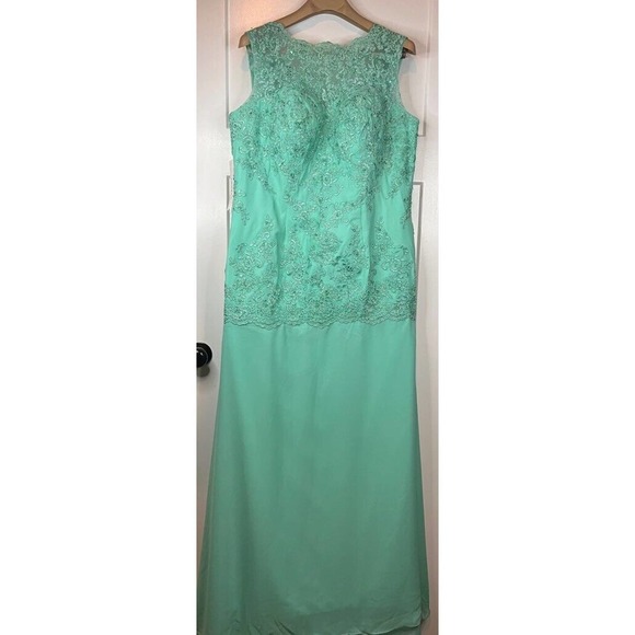Lavetir Gown Dress Women's 18 Plus Green Floral Maxi Jewel Neck Sleeveless New - Picture 1 of 16